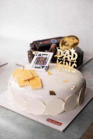 
                  
                    Load image into Gallery viewer, Father&amp;#39;s Day White Chocolate Strawberry Cake (Premium)
                  
                