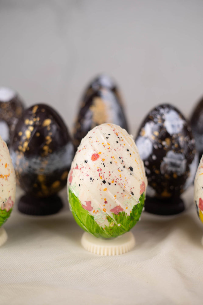 SMALL WHITE CHOCOLATE ESTER EGG (Peanut Caramel Filling & Marshmallow)