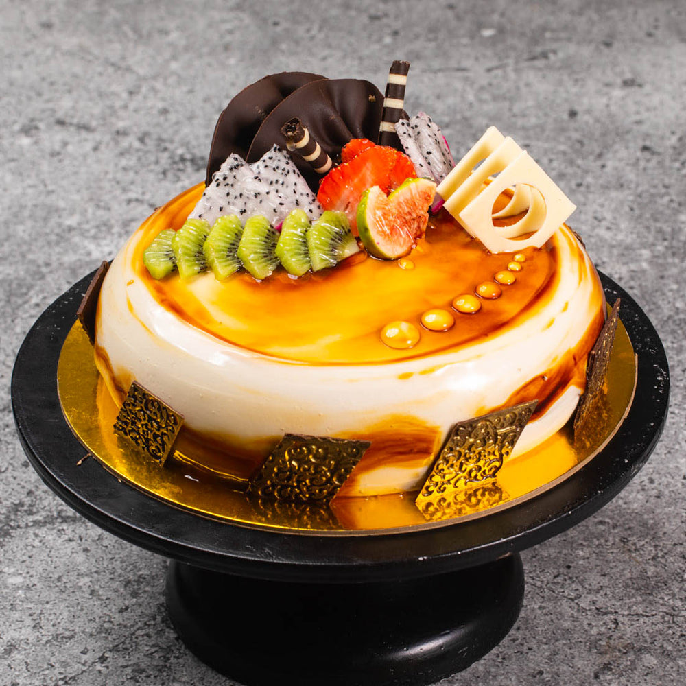 Caramel Cake with Fruits