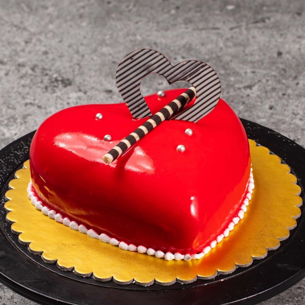 Heart cake with Vanilla Sponge with Piping | Lily Vanilli Bakery London