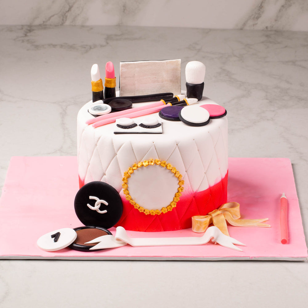 
                  
                    Load image into Gallery viewer, Fondant Cake
                  
                
