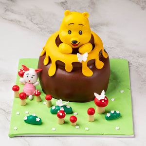 
                  
                    Load image into Gallery viewer, Winnie-the-Pooh Cake
                  
                